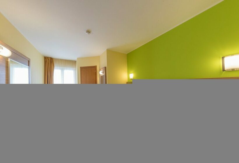 חדר סטנדרט לשלושה עם נוף צדדי לים, La Ninfea