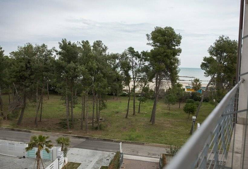 غرفة قياسية ثلاثية ذات إطلالة جانبية على البحر, La Ninfea