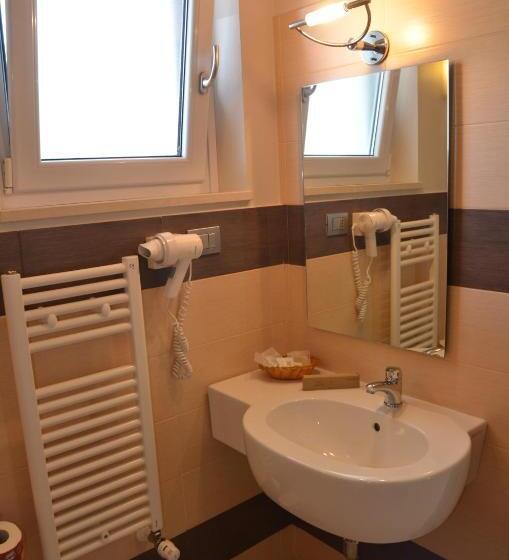 غرفة قياسية مطلّة علي البحر مزوَّدة بشُرفة, La Ninfea