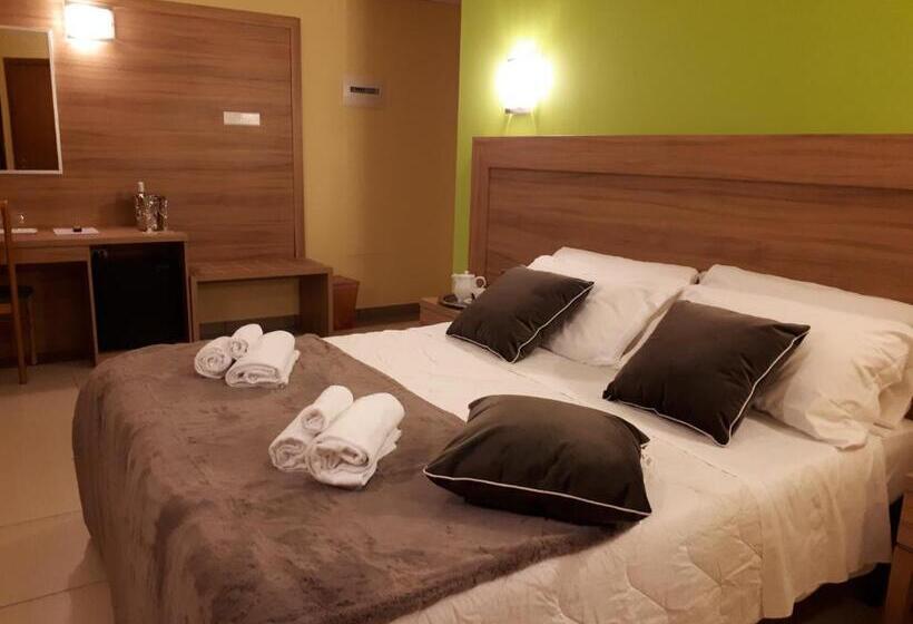 غرفة قياسية مطلّة علي البحر مزوَّدة بشُرفة, La Ninfea