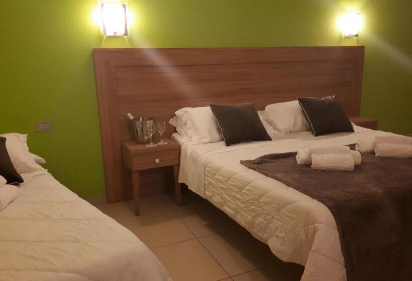 غرفة قياسية ثلاثية ذات إطلالة جانبية على البحر, La Ninfea