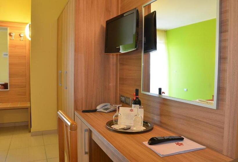 חדר סטנדרט לארבעה, נוף לים, La Ninfea