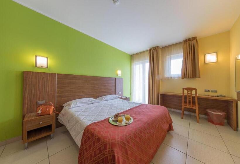 חדר משפחתי צדדי נוף לים, La Ninfea