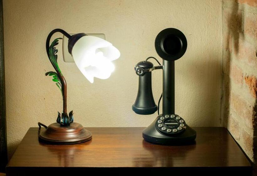 수피리어 룸, La Tavola Rotonda