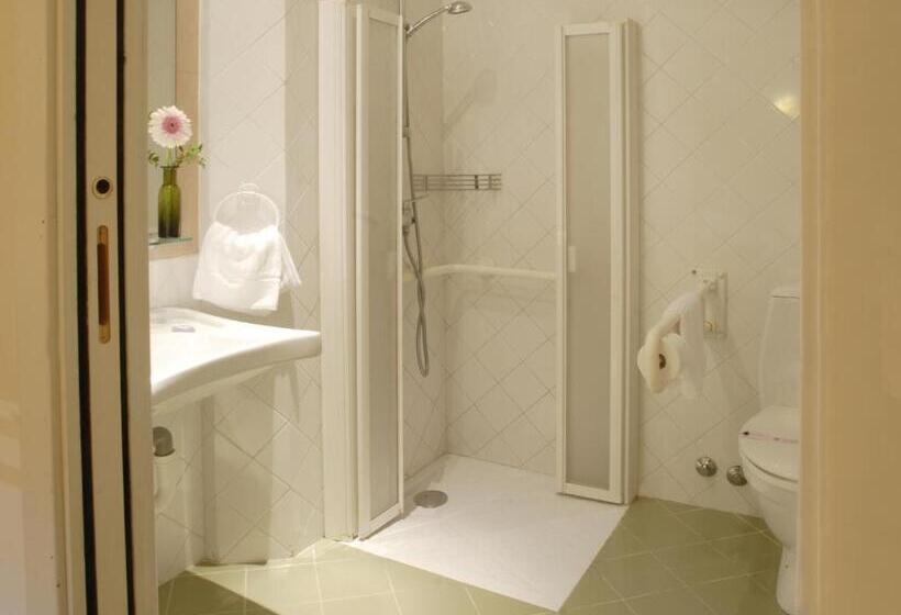 اتاق استاندارد سه نفره, Lancelot