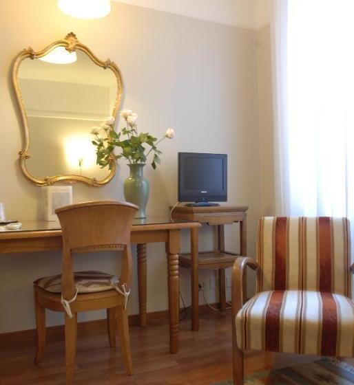 اتاق استاندارد سه نفره, Lancelot