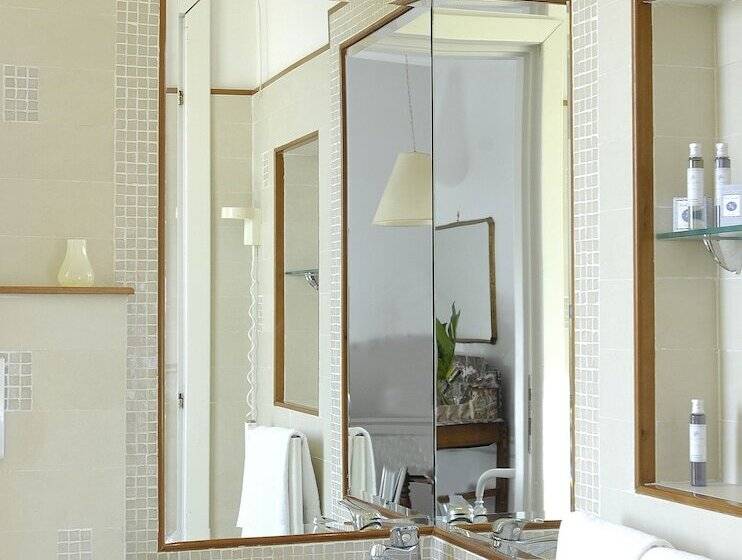 اتاق استاندارد سه نفره, Lancelot