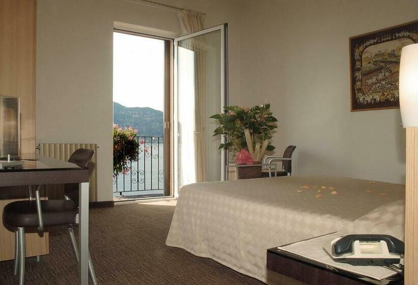 غرفة قياسية مطلّة علي البحيرة, Lido Di Angera