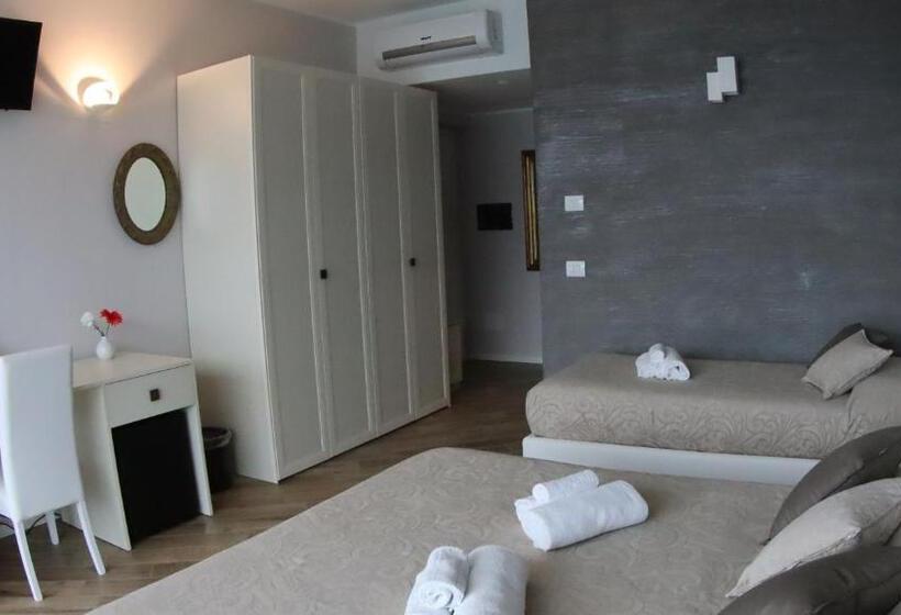 Suite with lake view, Meridiana