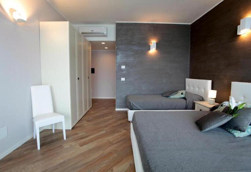 Suite with lake view, Meridiana