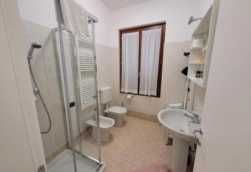 Superior room with lake view, Meridiana