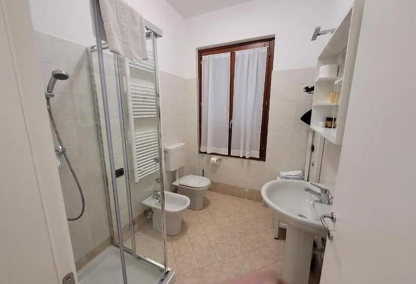 Superior room with lake view, Meridiana