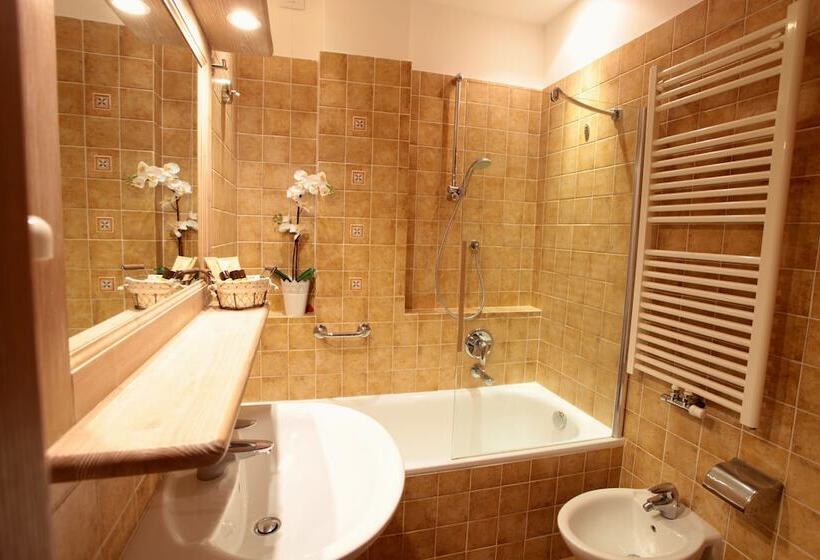 带大床的高级房间, Meridiana