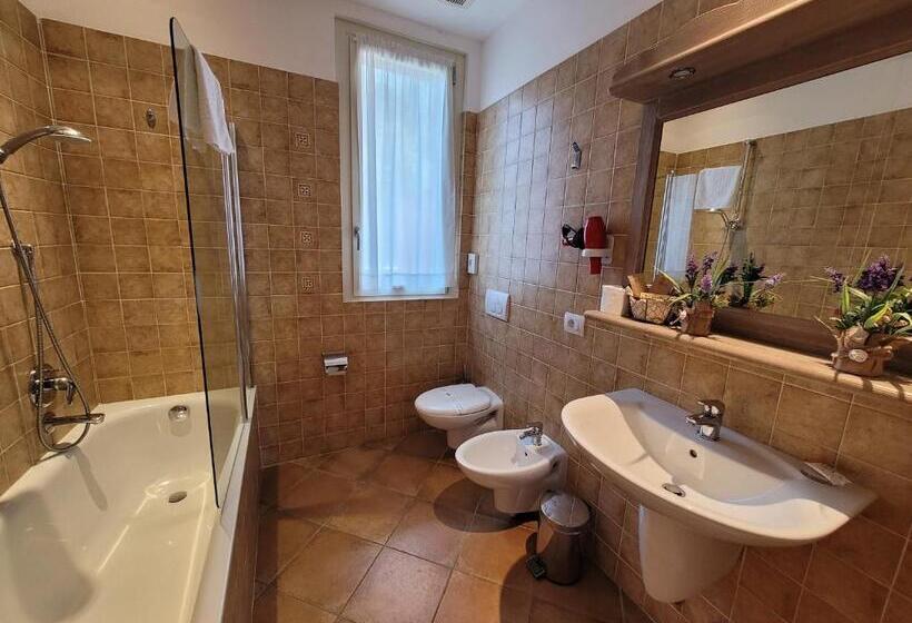 带大床的高级房间, Meridiana