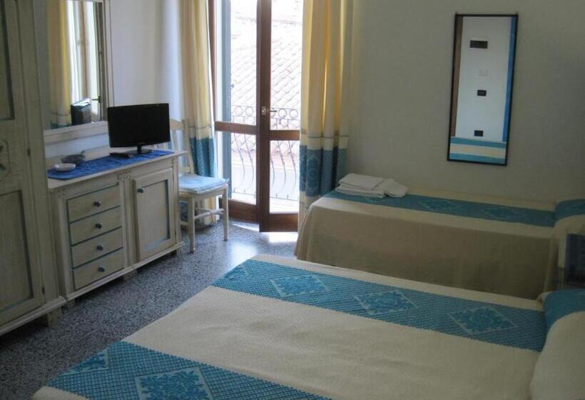 バルコニー付きスタンダードトリプルルーム, Moderno