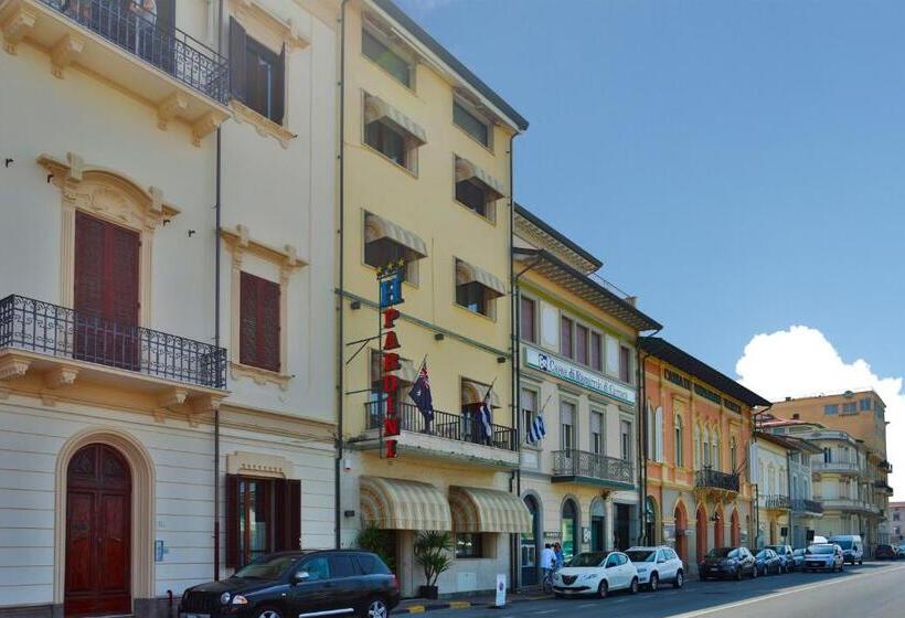 Quarto Deluxe Vista Mar com Sacada, Pardini