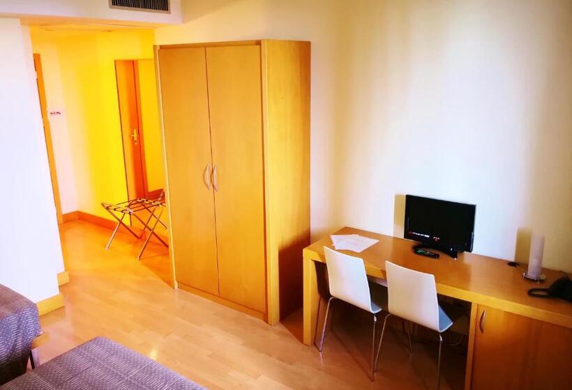 اتاق استاندارد چهارنفره با چشمانداز باغ, Ristorante Trendy