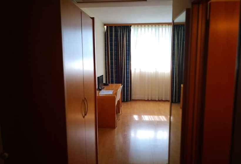 اتاق استاندارد سه تخته با چشمانداز باغ, Ristorante Trendy