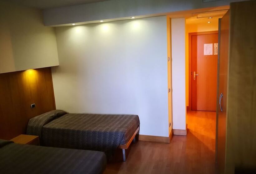 اتاق استاندارد سه تخته با چشمانداز باغ, Ristorante Trendy