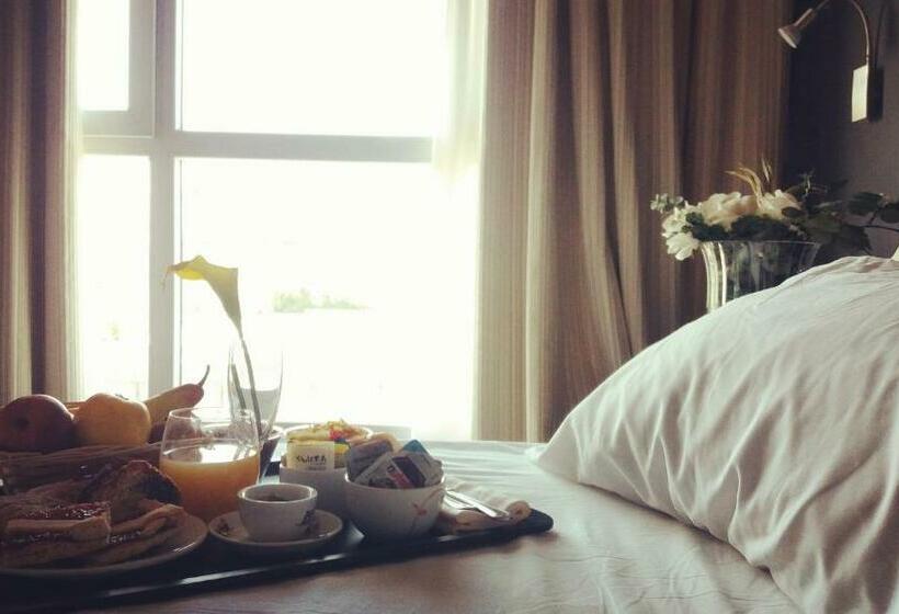 חדר סופריור, Saturday