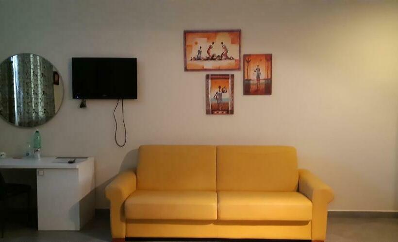 סוויטת ג'וניור, Saturday