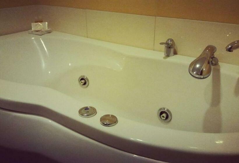 סוויטת ג'וניור, Saturday