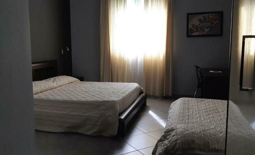 חדר סטנדרט לשלושה, Saturday