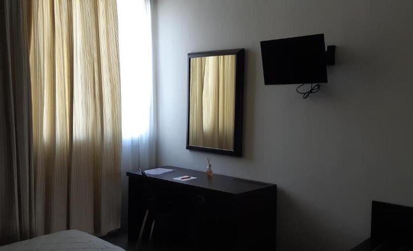 חדר סטנדרט, Saturday