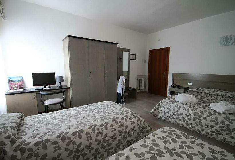 غرفة قياسية رباعية, Scoiattolo