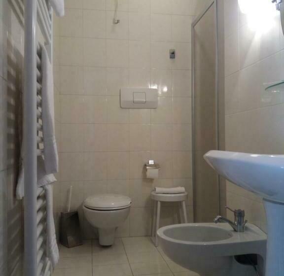 标准单人间, Sole Holiday