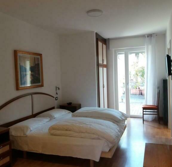 标准间, Sole Holiday