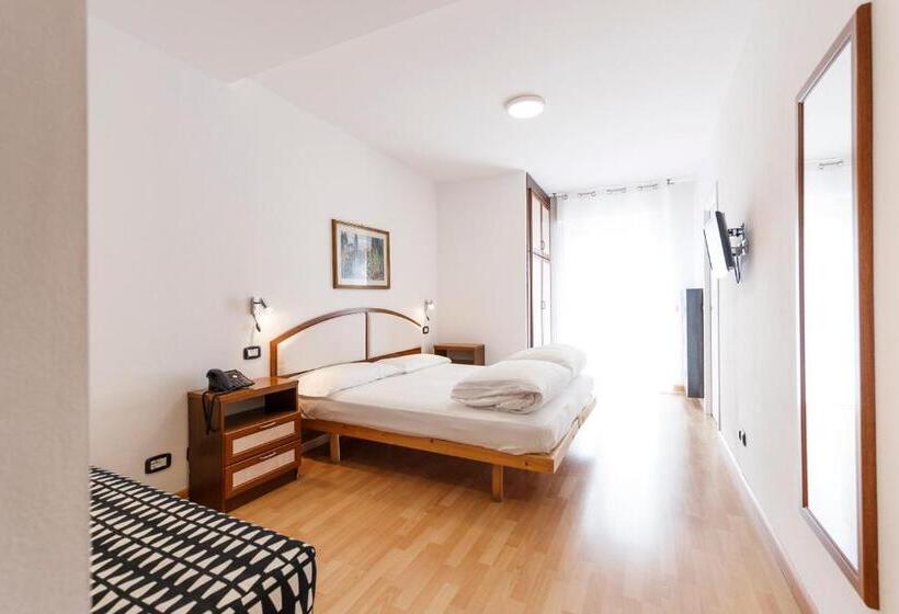 Classic room with balcony, Sole Holiday