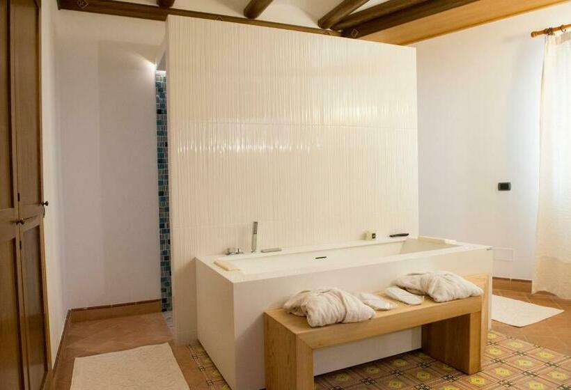 סוויטה, Taverna Del Capitano