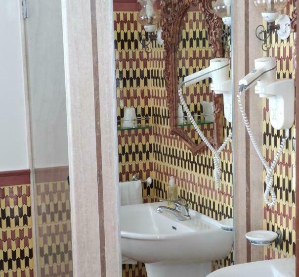 חדר סטנדרט לשלושה, Taverna Del Capitano