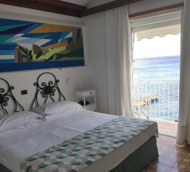 חדר סטנדרט לשלושה, Taverna Del Capitano