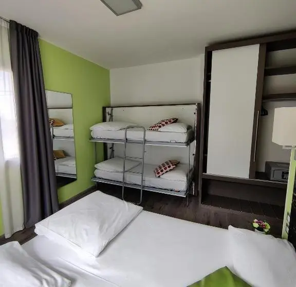 آپارتمان خانوادگی, Gardesana Active Apartments