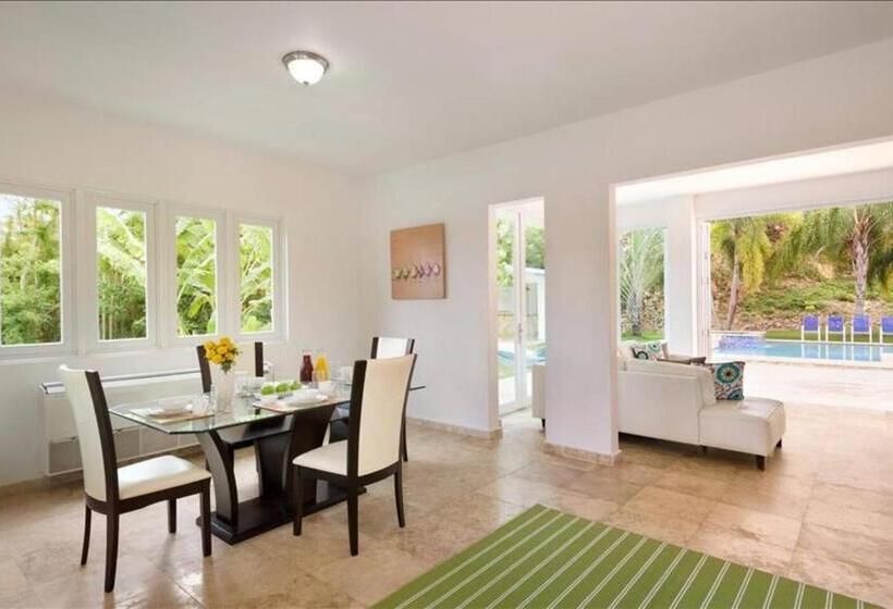 سوییت لوکس, Manati World Point Inn