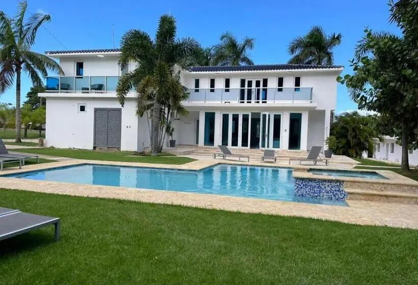 سوییت لوکس, Manati World Point Inn