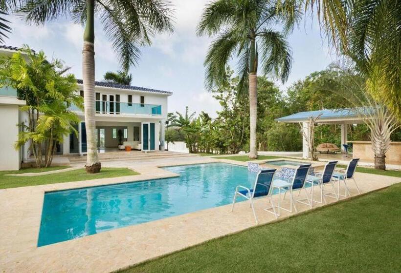 سوییت لوکس, Manati World Point Inn