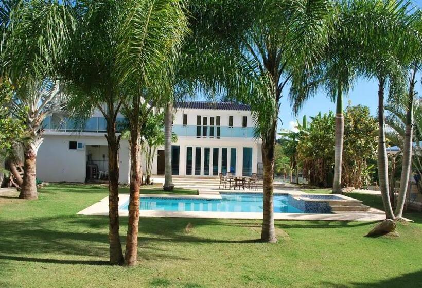 سوییت لوکس, Manati World Point Inn