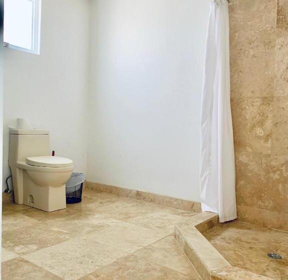 سوییت لوکس, Manati World Point Inn
