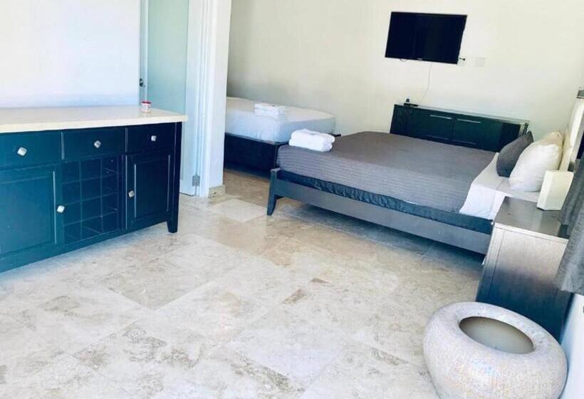 سوییت لوکس, Manati World Point Inn