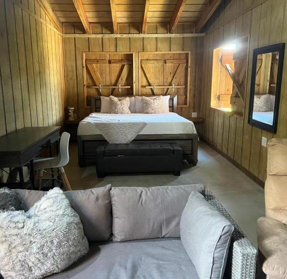 کلبه ییلاقی, Manati World Point Inn