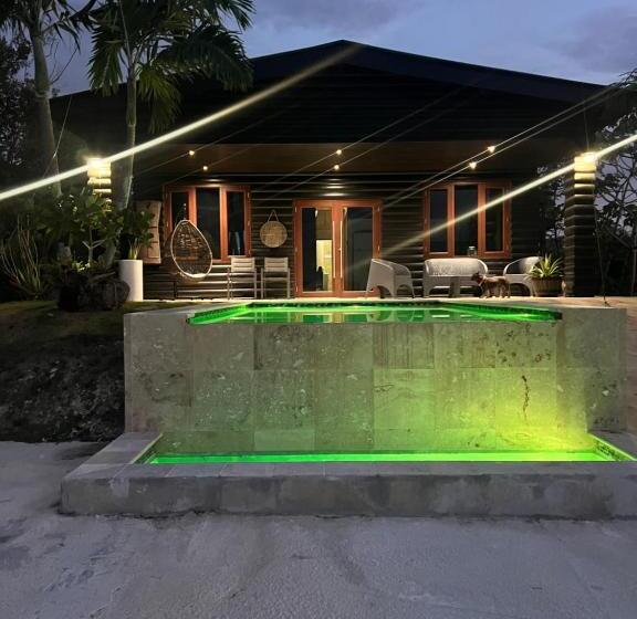 کلبه ییلاقی, Manati World Point Inn