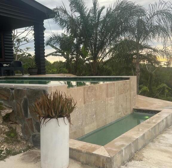 کلبه ییلاقی, Manati World Point Inn