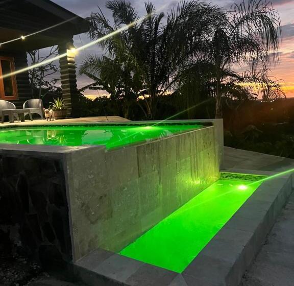 کلبه ییلاقی, Manati World Point Inn