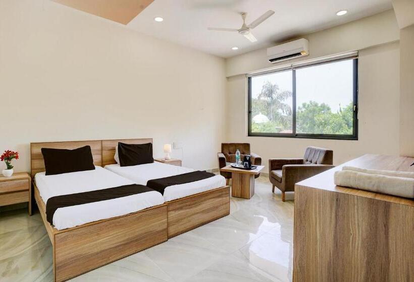 Pokój Trzyosobowy Klasyczny, Ramdevgarh Resort Ghuma