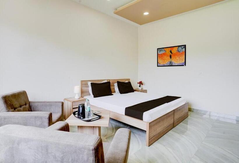Трехместный Номер Классика, Ramdevgarh Resort Ghuma