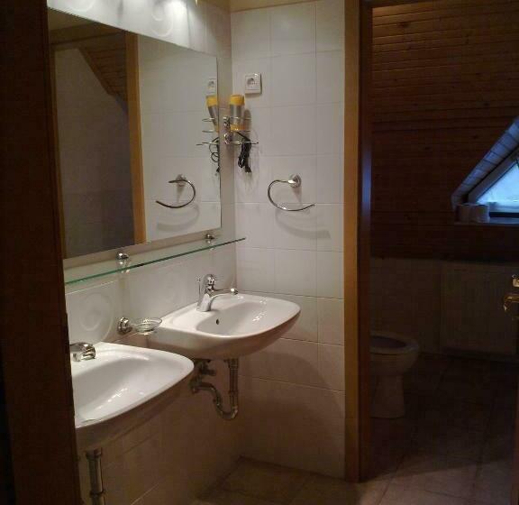 اتاق استاندارد چهارنفره با سرویس بهداشتی مشترک, B&b Na Kluk