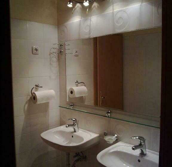 اتاق استاندارد چهارنفره با سرویس بهداشتی مشترک, B&b Na Kluk